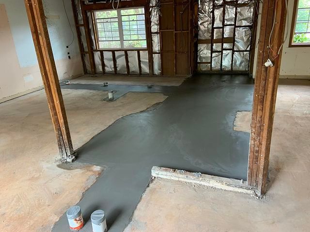 A Room With a Concrete Floor and Wooden Pillars — Pedro's Concreting in Goondiwindi, QLD