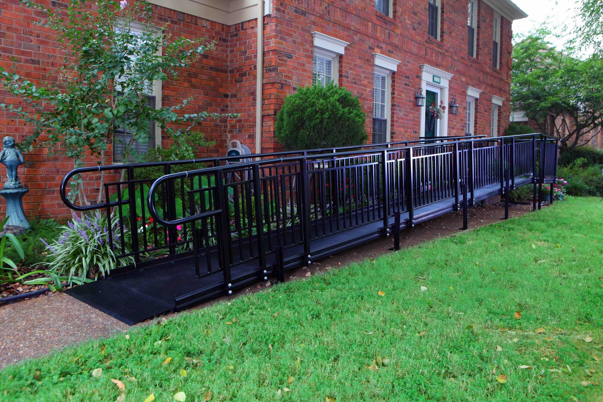 A handicapped ramp is in front of a brick building.