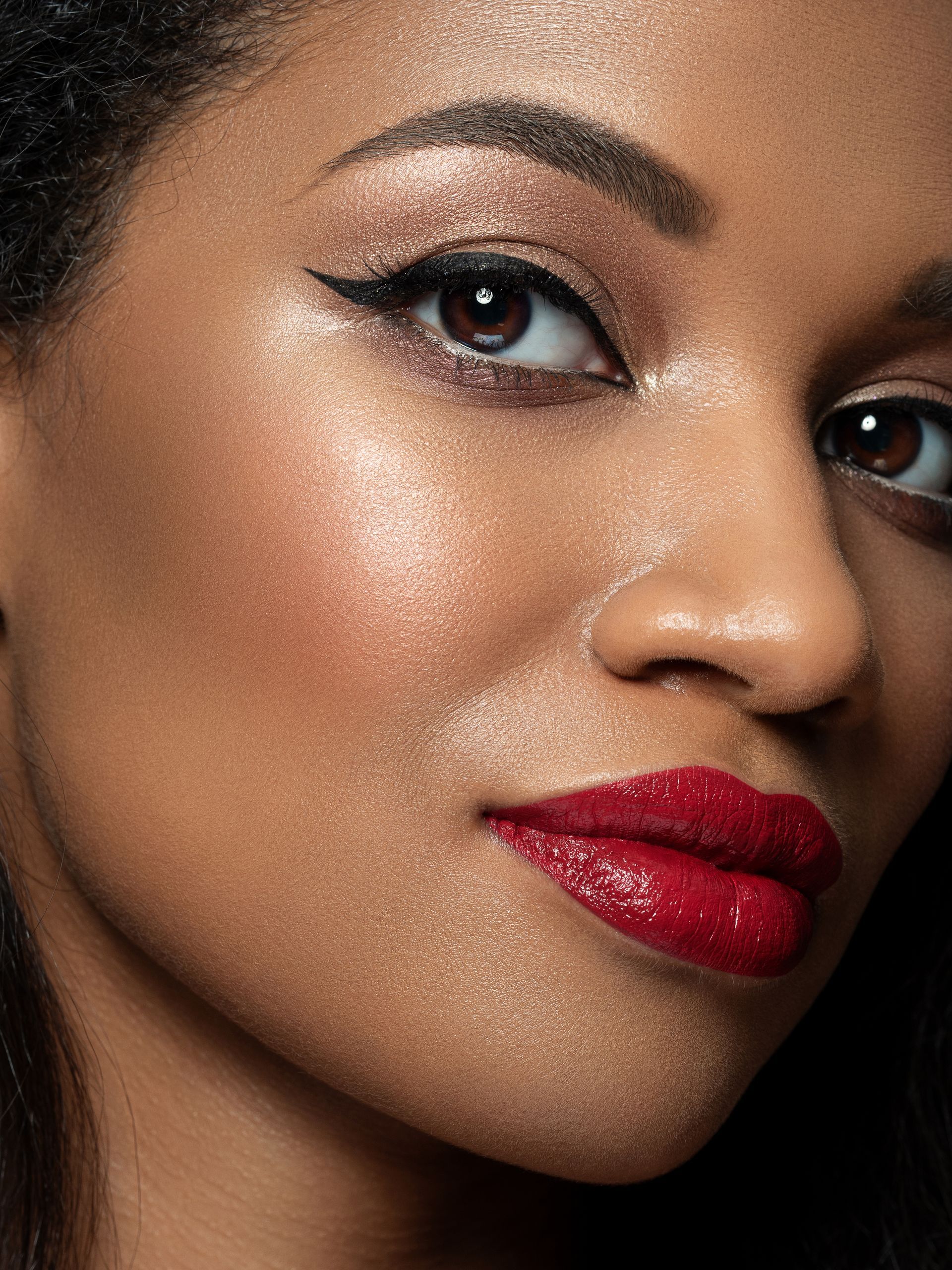 A close up of a woman 's face with red lipstick.