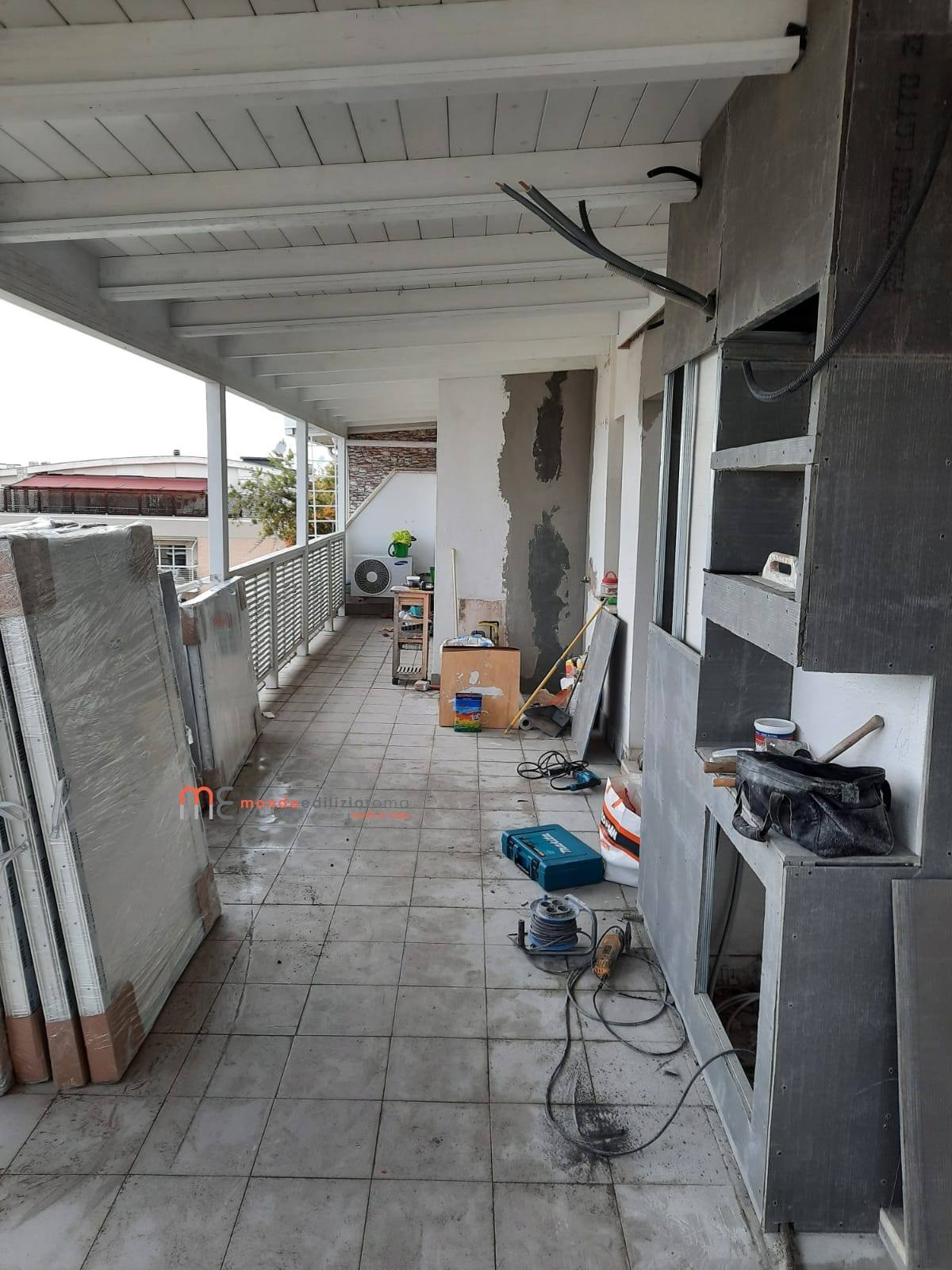 lavori in corso su un balcone