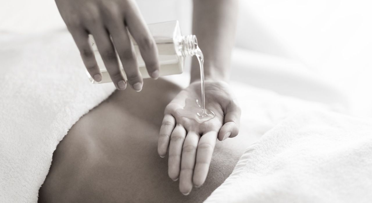 Aroma-Oil-Massage Lili Sterzer Peniche, The Ocean Clinic