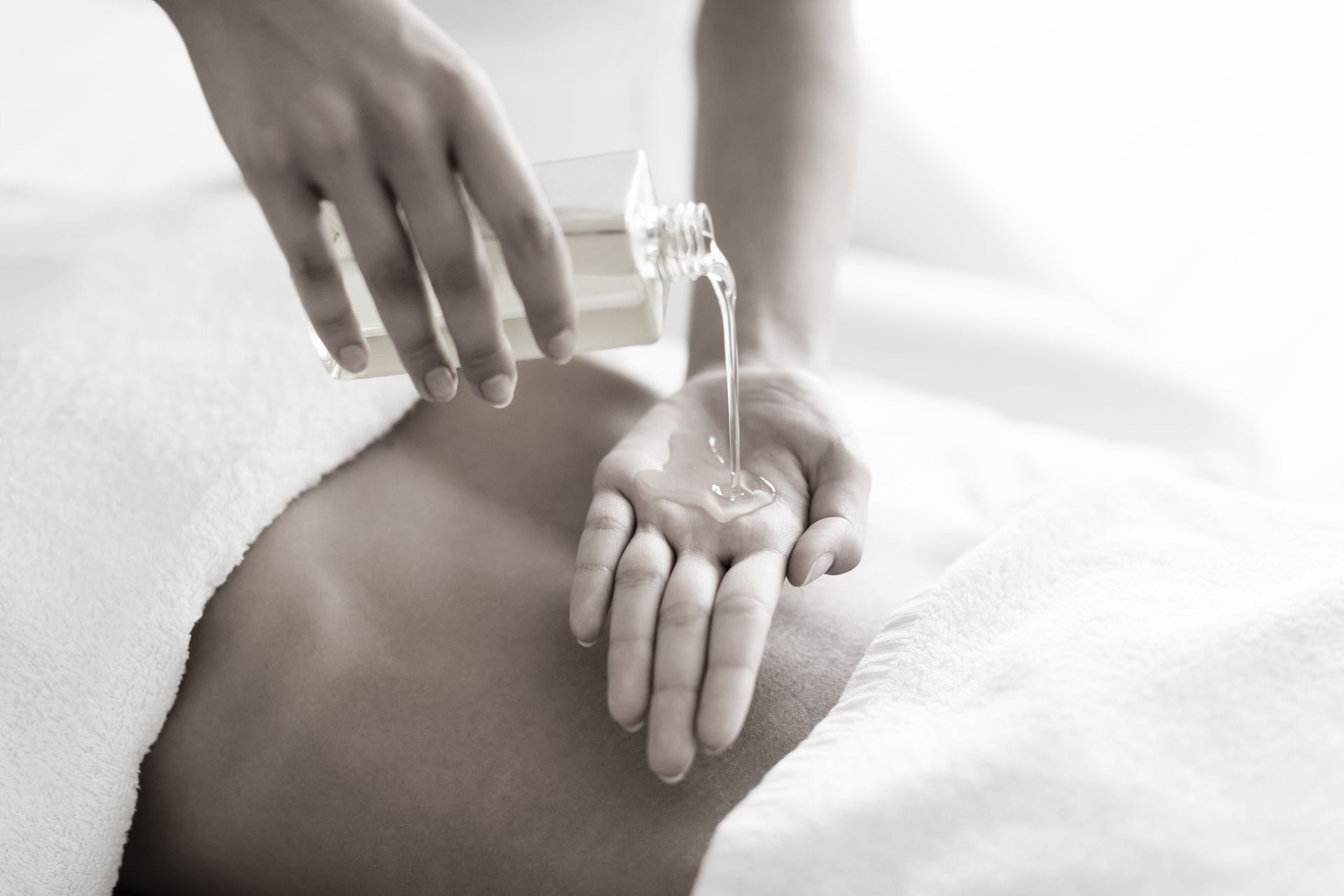 Aroma-Oil-Massage Lili Sterzer Peniche, The Ocean Clinic