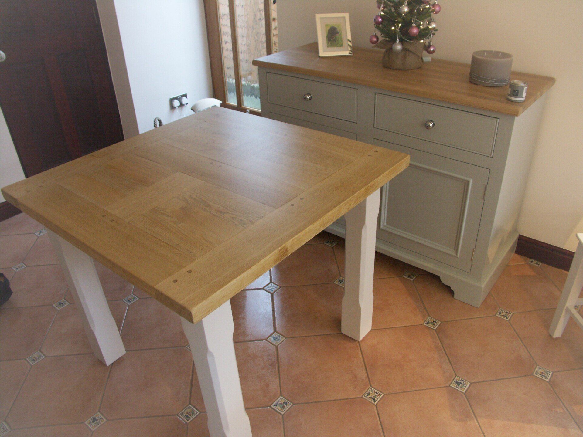 Kitchen Painting & Kitchen Resprays in Sheffield. Kitchen paint colour Stiffkey Blue spray painted by R Mortimer & Son Sheffield