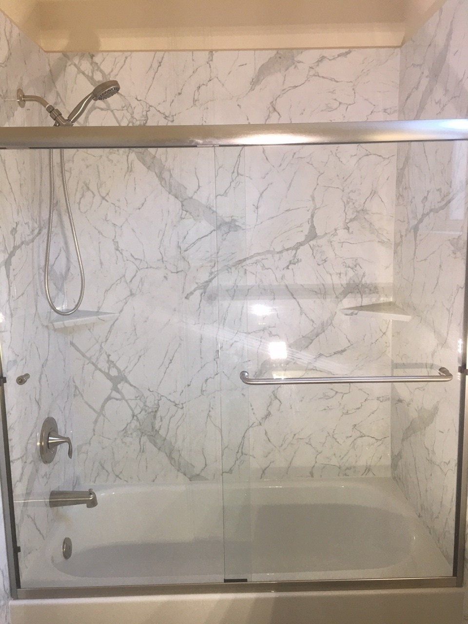 Calcutta Marble Wall with White Bath Tub