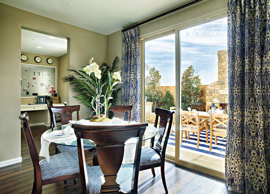 Bay View Series Doors in Dining Room with Dining Table and Chairs