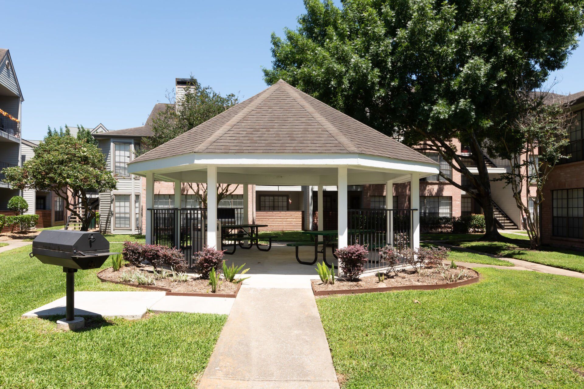 Outdoor Picnic Area with Grill | McAlister
