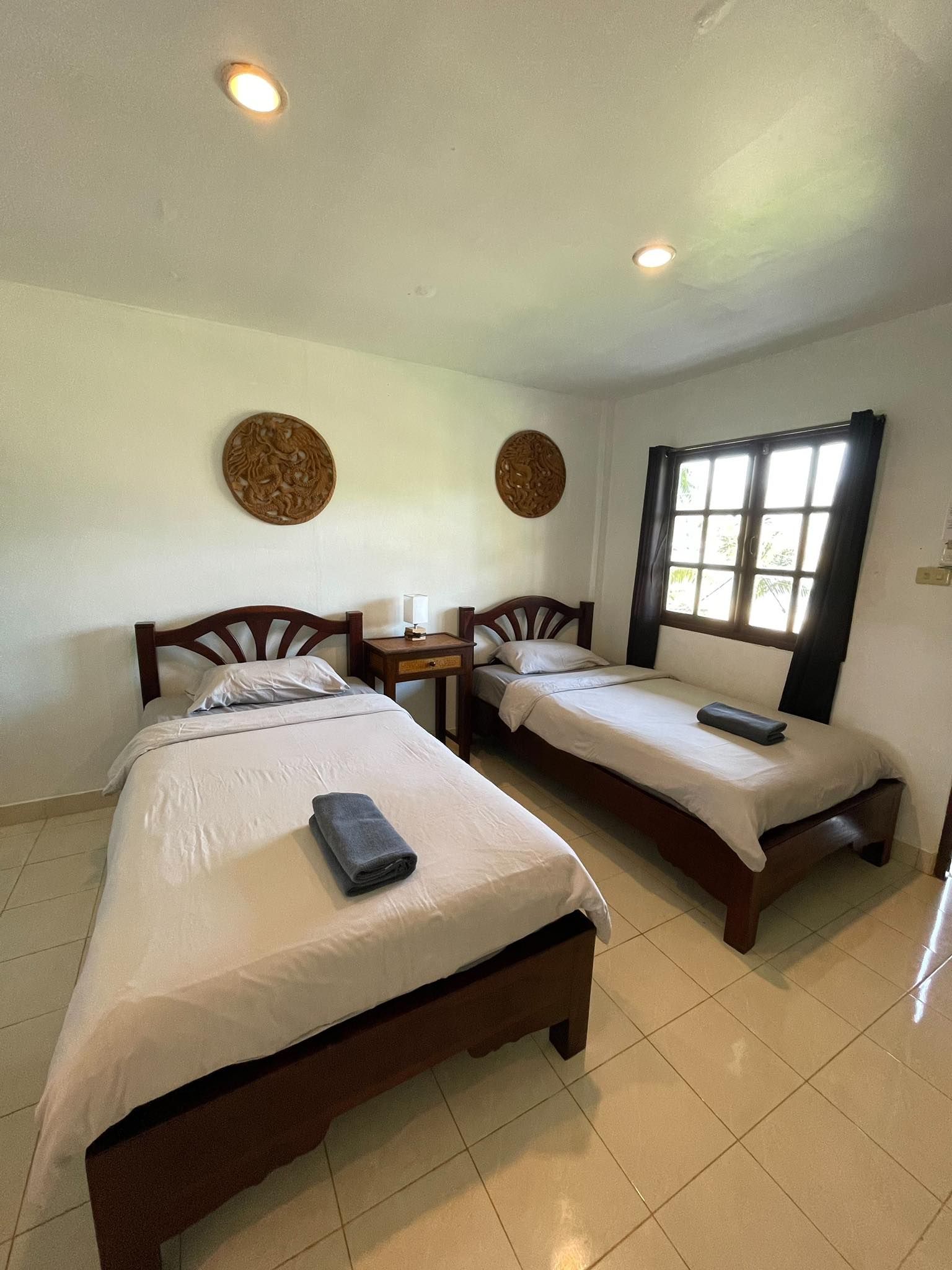 garden room with twin bed