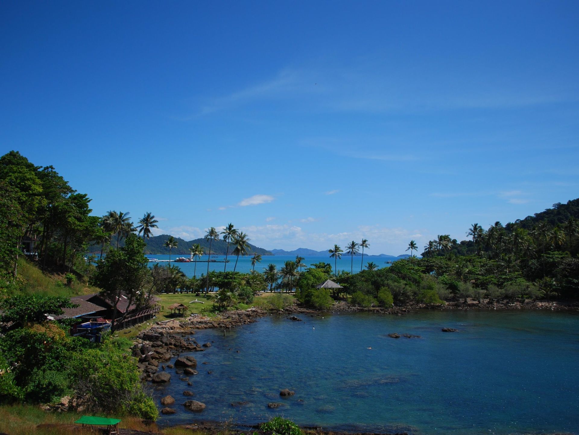 view from cliff top near cliff cottage