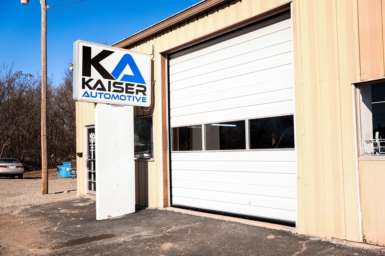 Kaiser Automotive building with a sign and a closed garage door | Kaiser Automotive