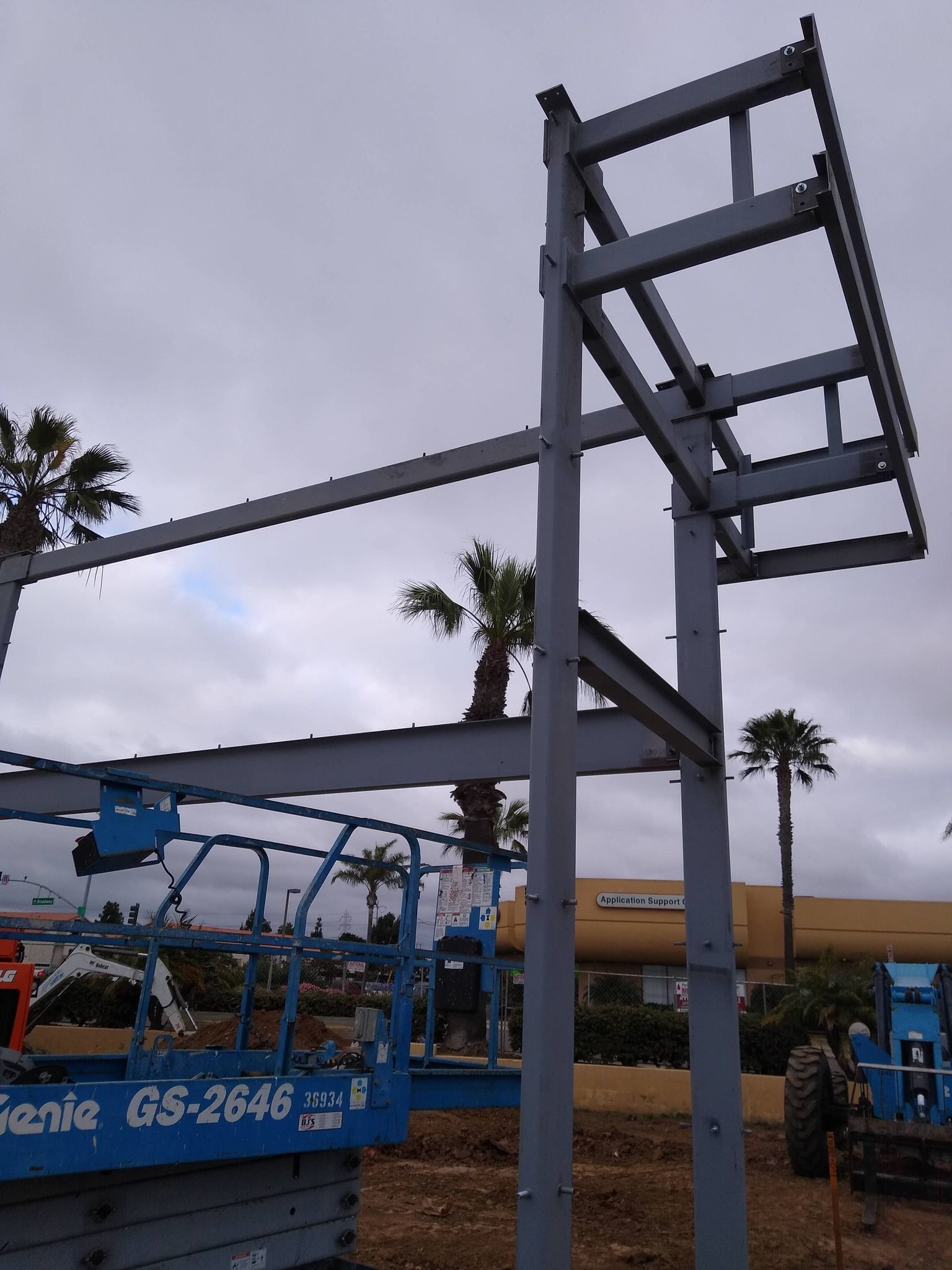 A blue genie gs-2610 is being used to build a structure