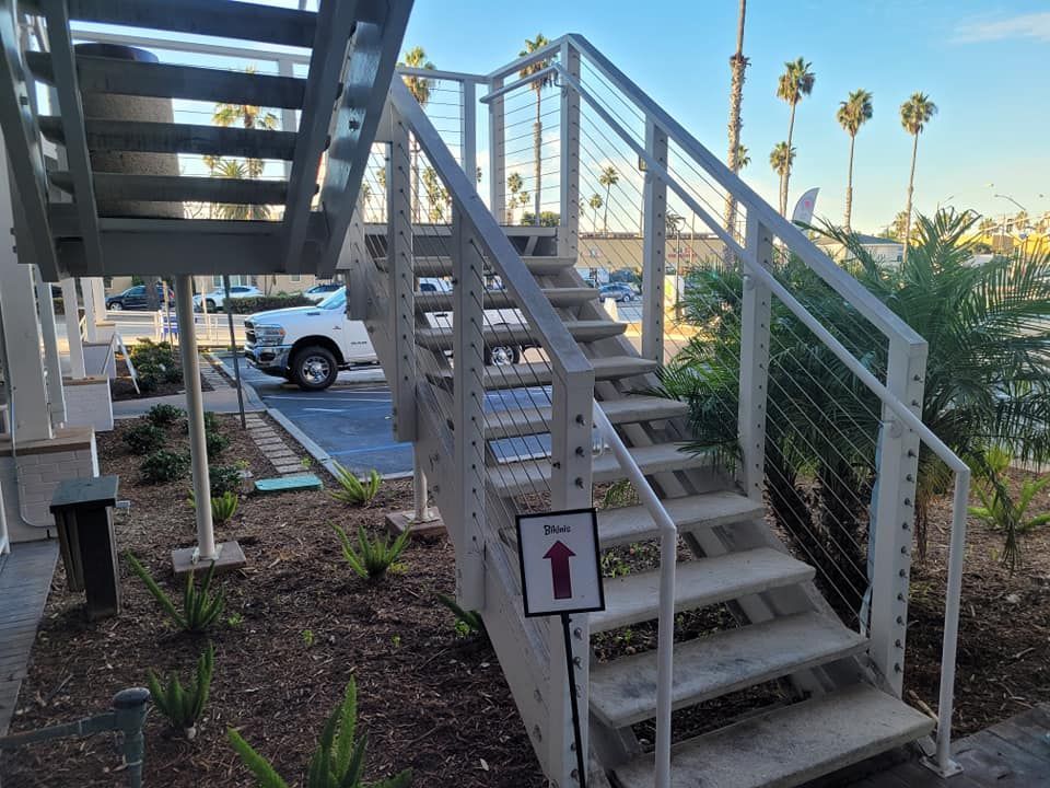 A set of stairs with an arrow pointing to the right