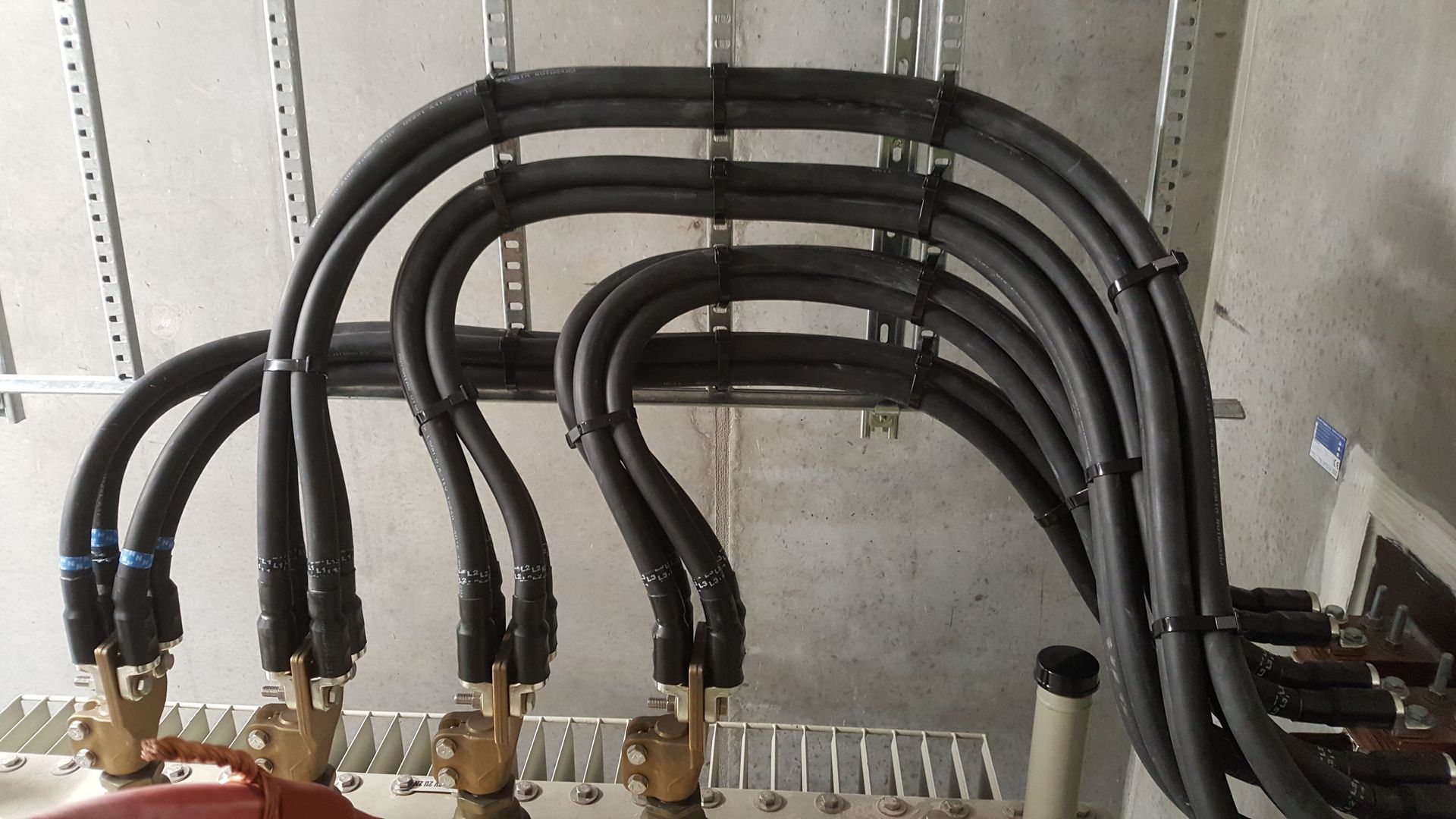 En masse rør er forbundet med hinanden