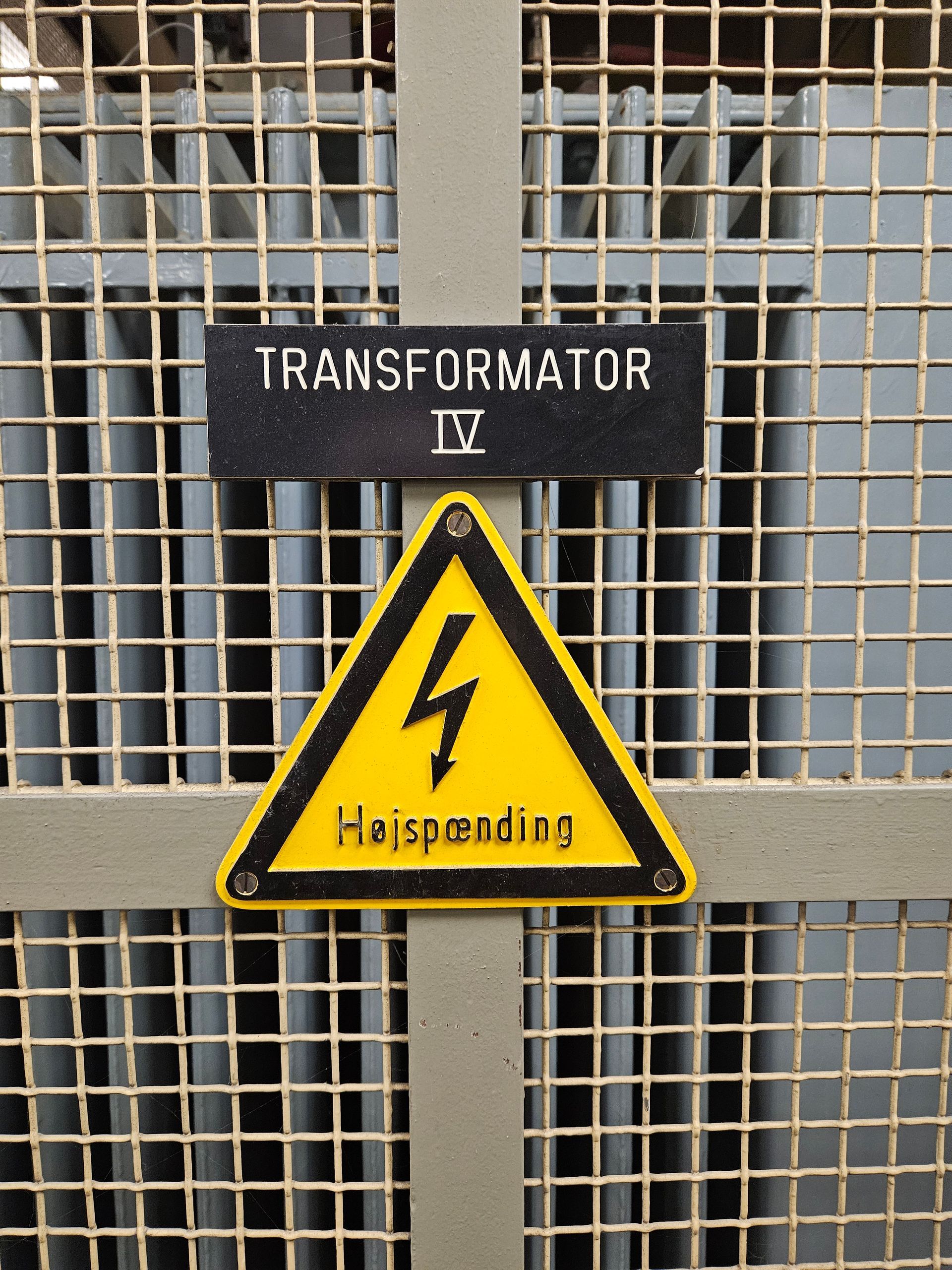 Et skilt hvorpå der står Transformer IV