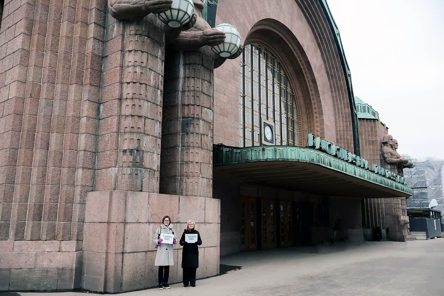 Central railway station Helsinki Finland Saarinen Tours