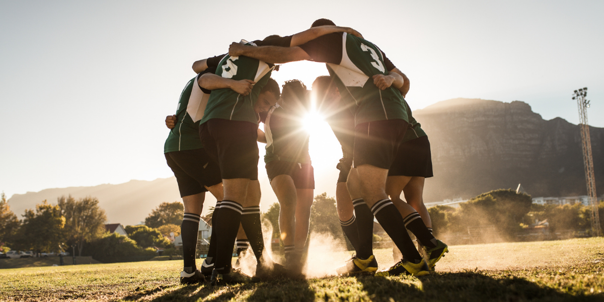 Eine Sportmannschaft nach dem Sieg. Symbolbild Sport-Sponsoring (Bildquelle: Canva Pro, Jakob Lund)