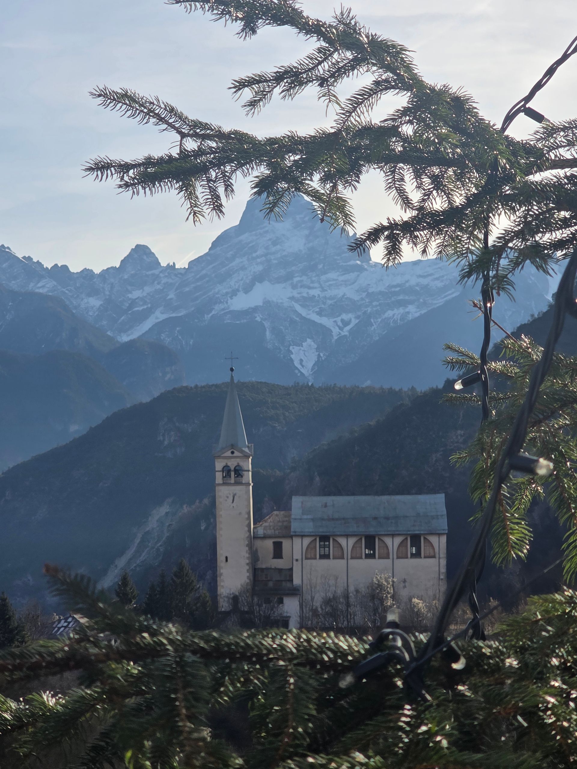 De dolomieten in de winter als er sneeuw ligt, sneeuwfun in de italiaanse dolomieten. Wat te doen met kinderen in de dolomieten
