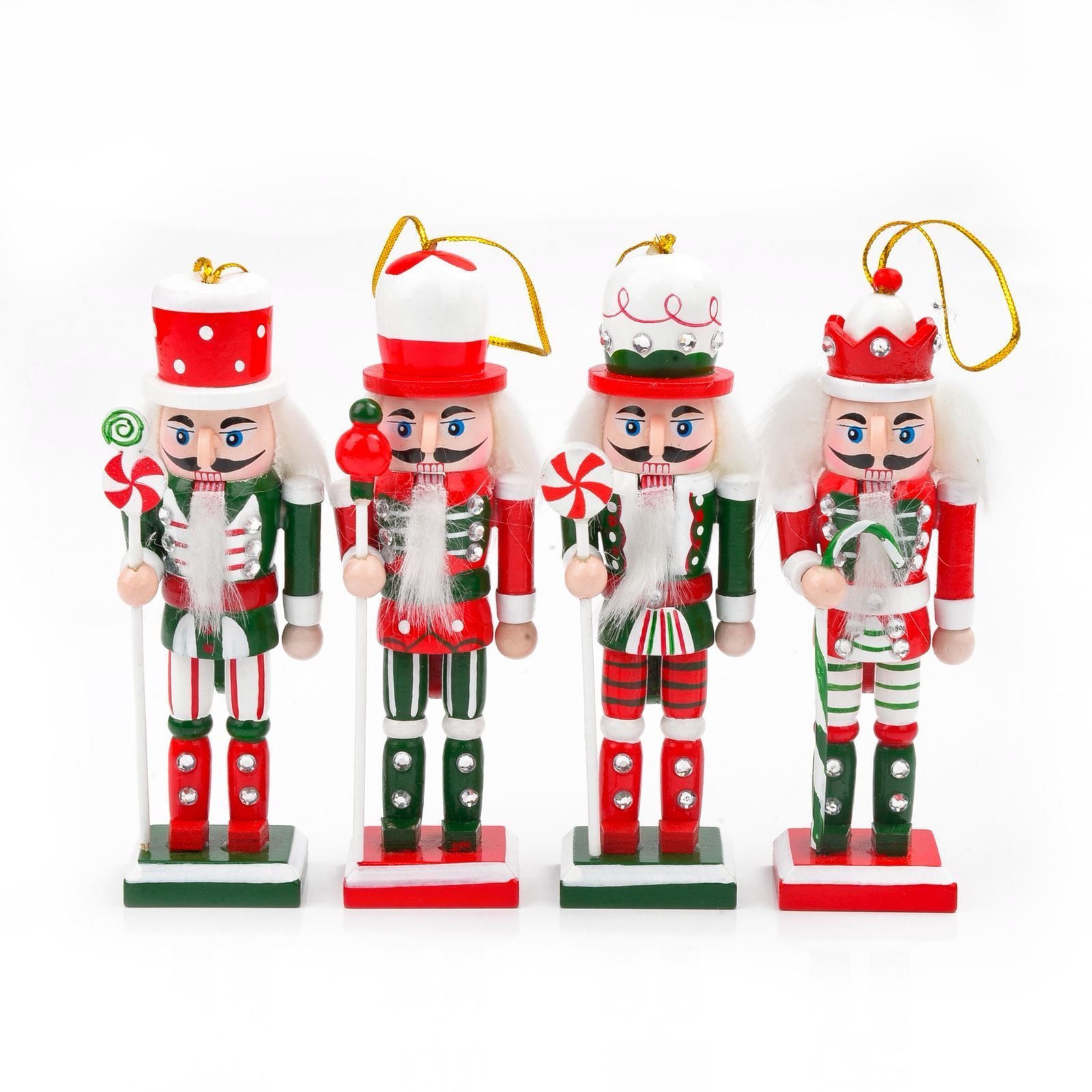 Cuatro adornos de cascanueces coloridos con detalles en rojo, verde y blanco, cada uno con una cuerda dorada para colgar.