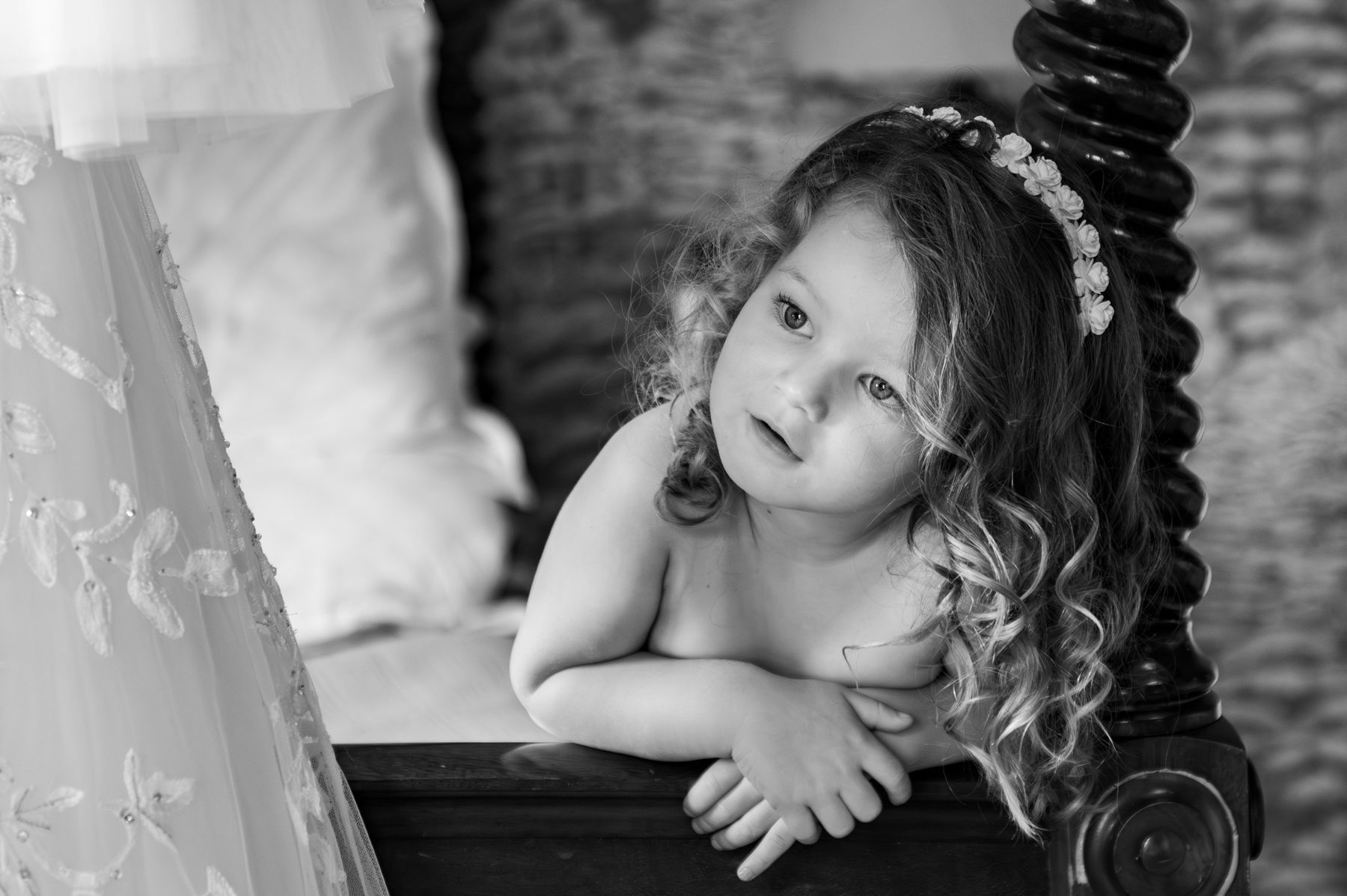 LS Photography - Trusted wedding photographer, black and white image