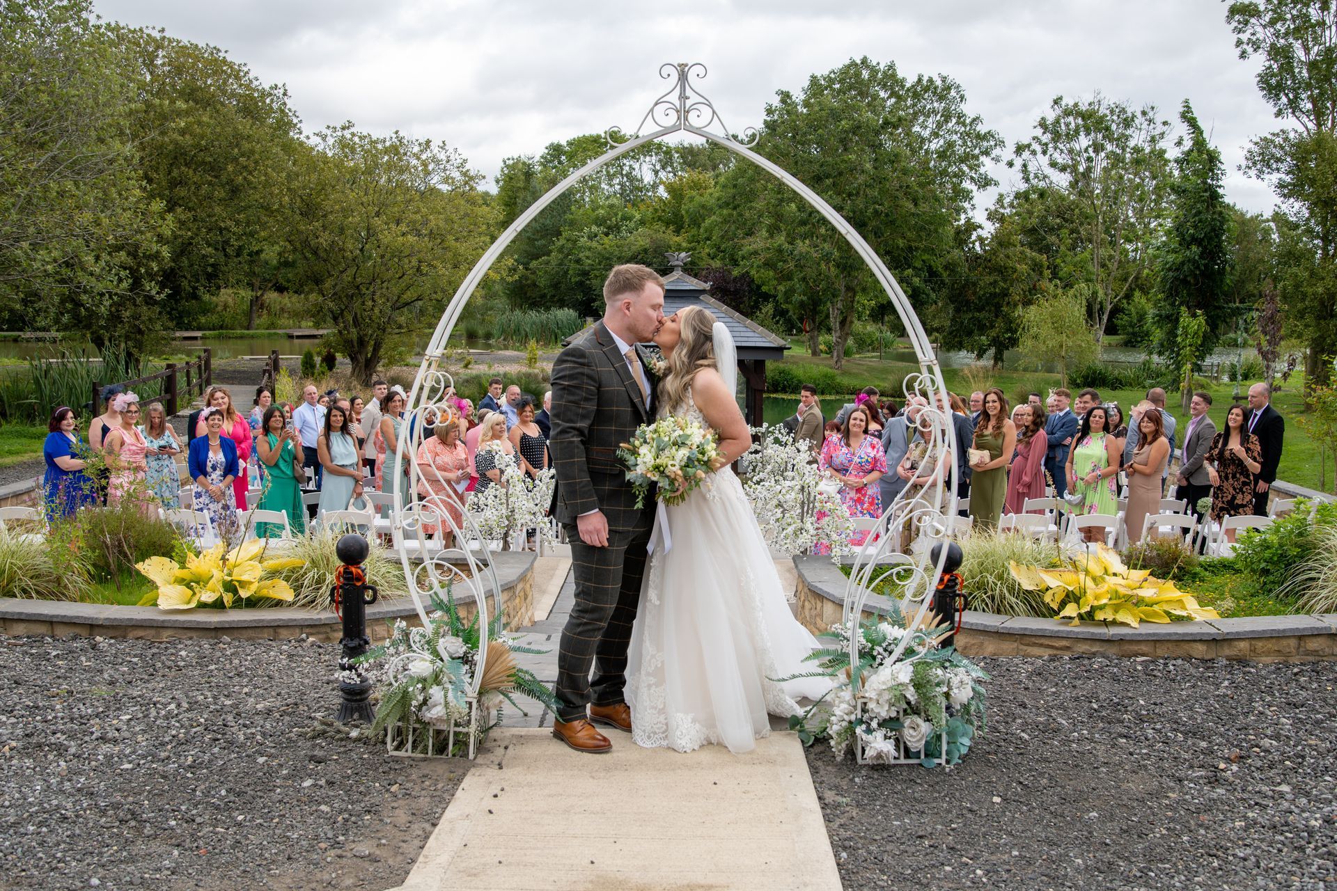 LS Photography - Trusted wedding photographer for the natural looking photos