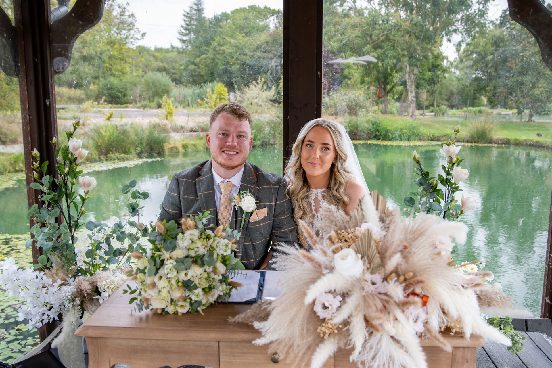 LS Photography - Trusted wedding photographer, signing the register