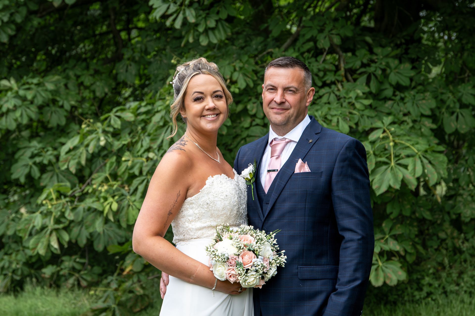 Relaxed style trusted wedding photographer - LS Photography