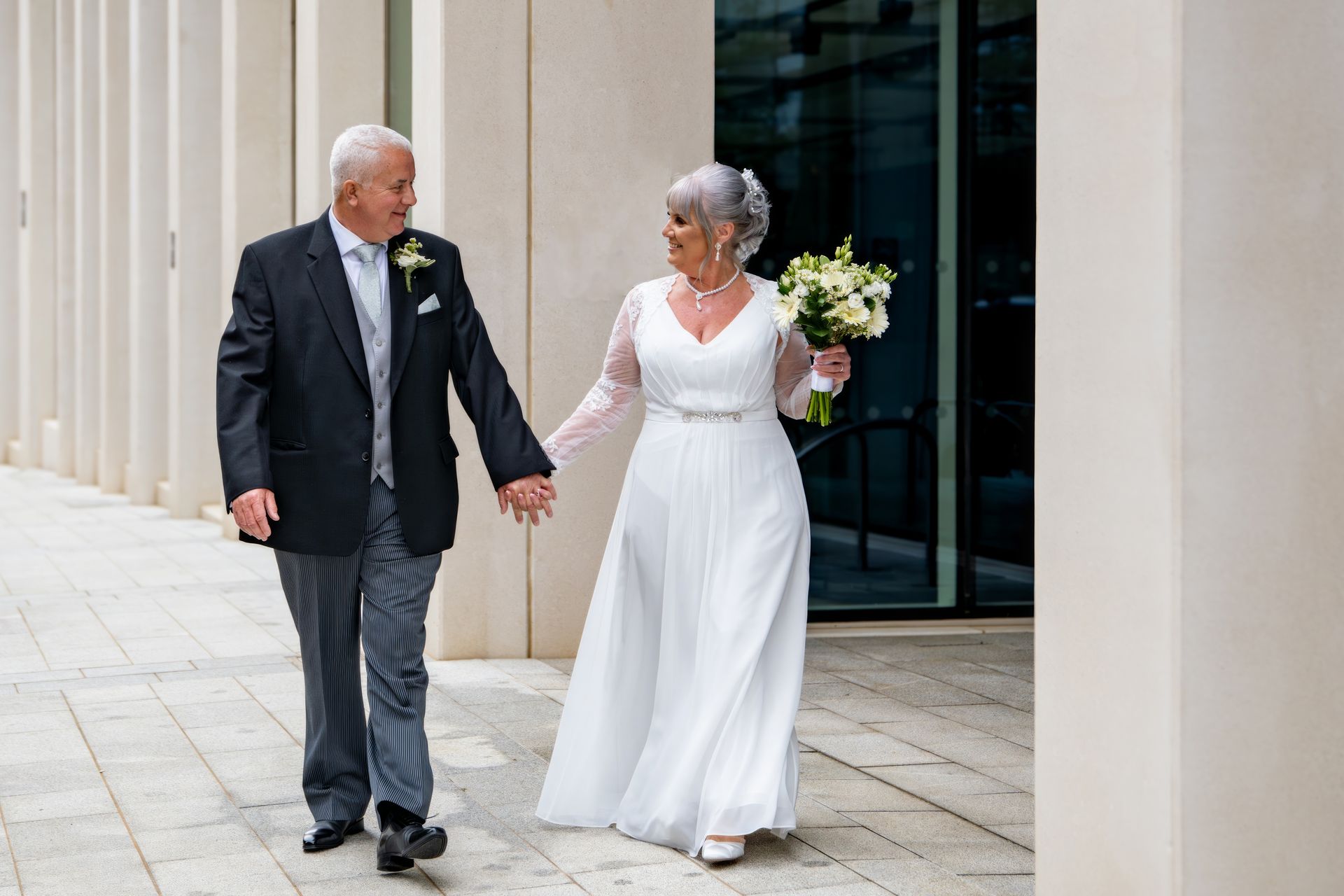 LS Photography - Trusted wedding photographer, outside venue