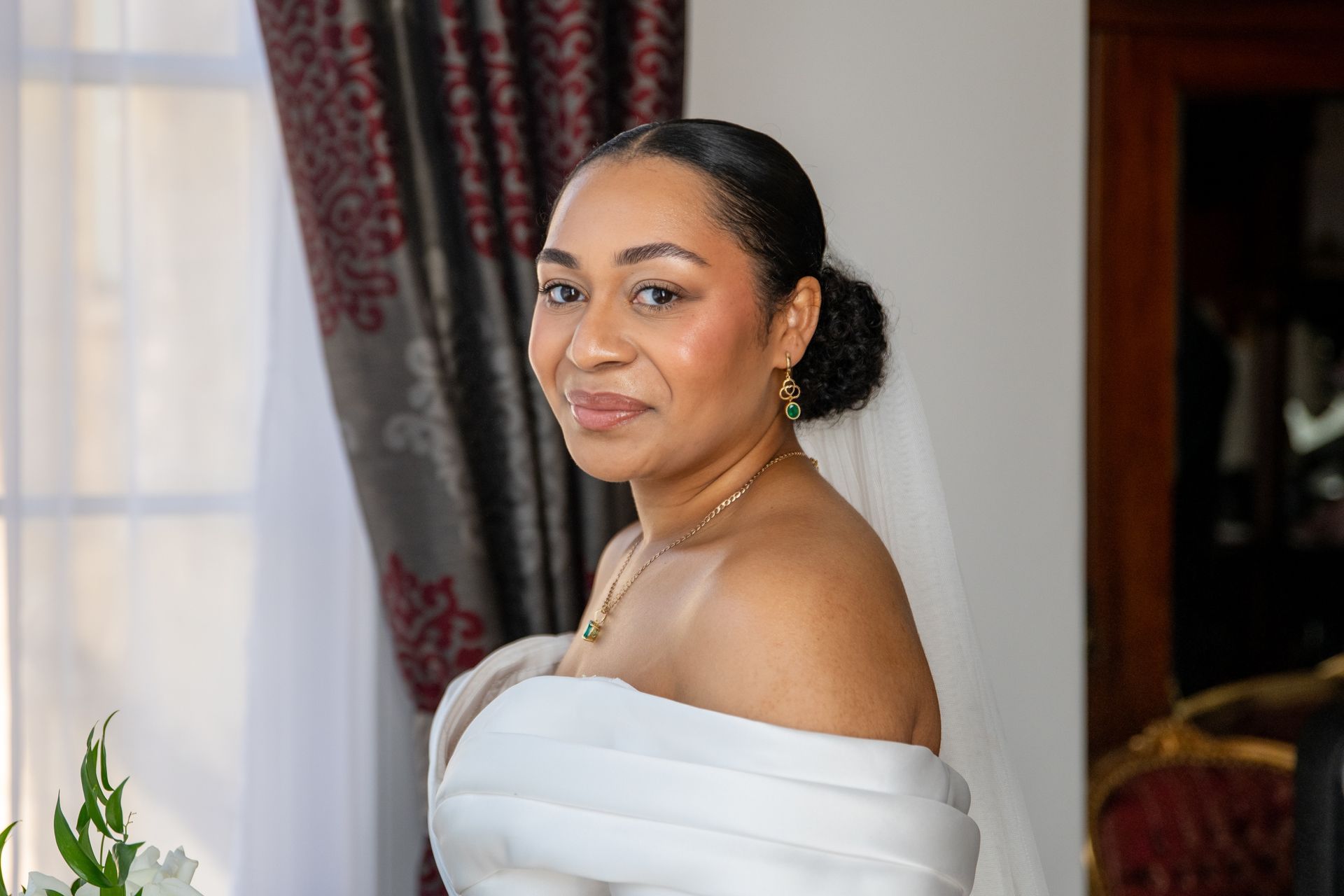 Trusted wedding photographer - LS Photography - happy bride