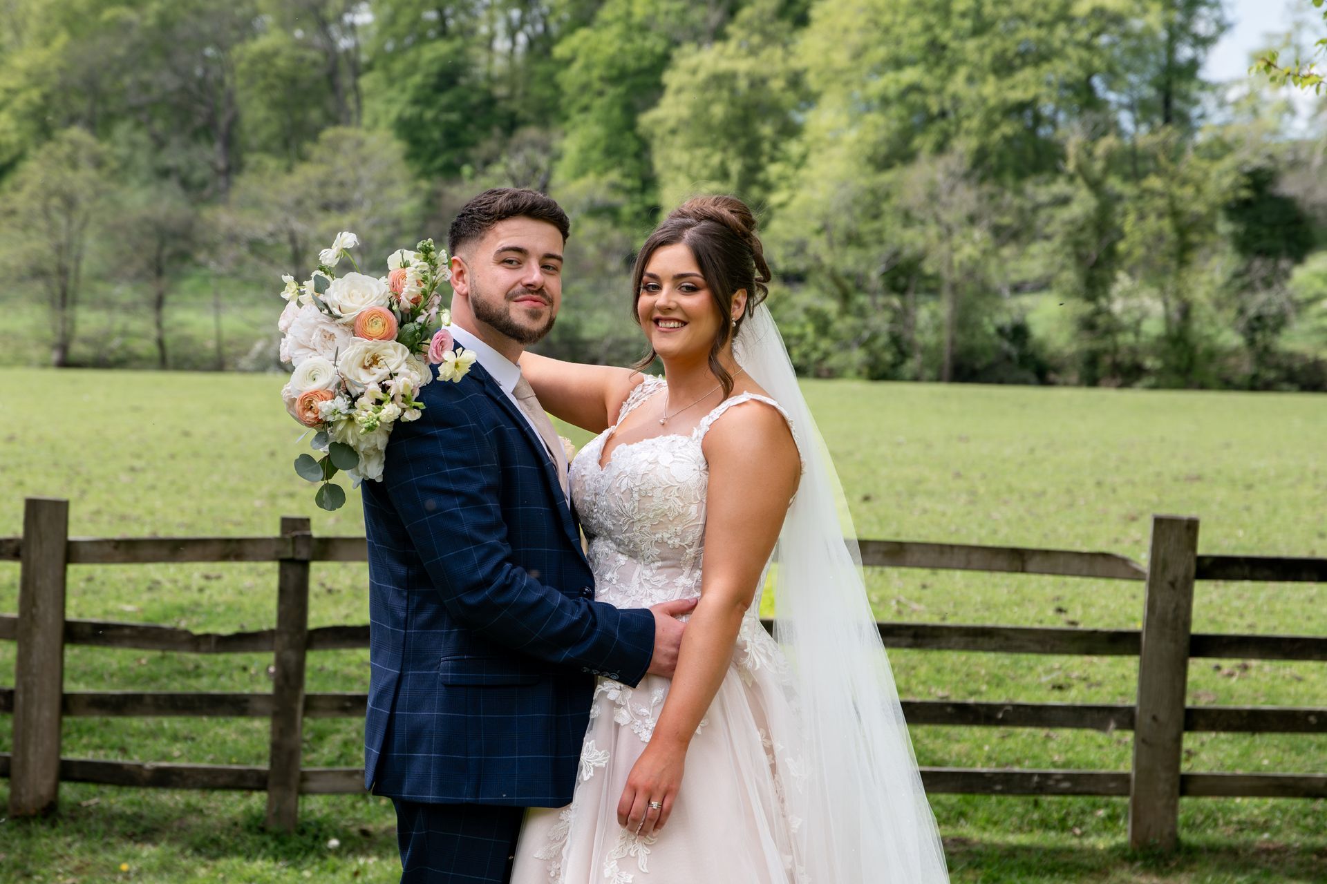 Trusted wedding photographer - LS Photography - field and flowers
