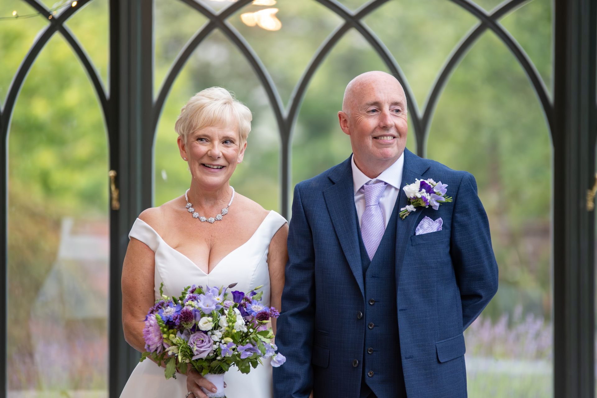 Trusted wedding photographer - LS Photography - glass front