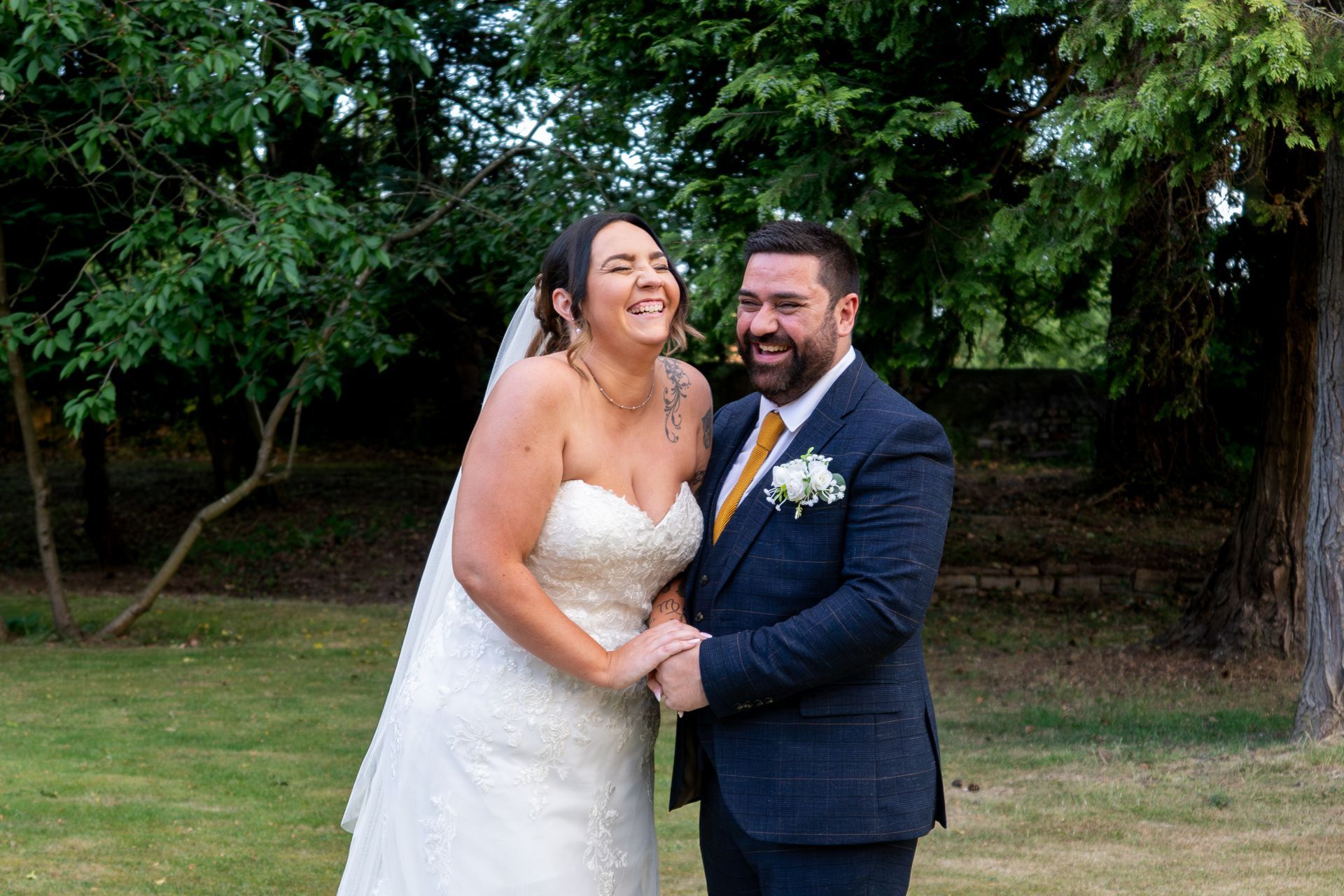 Trusted wedding photographer - LS Photography - holding hands