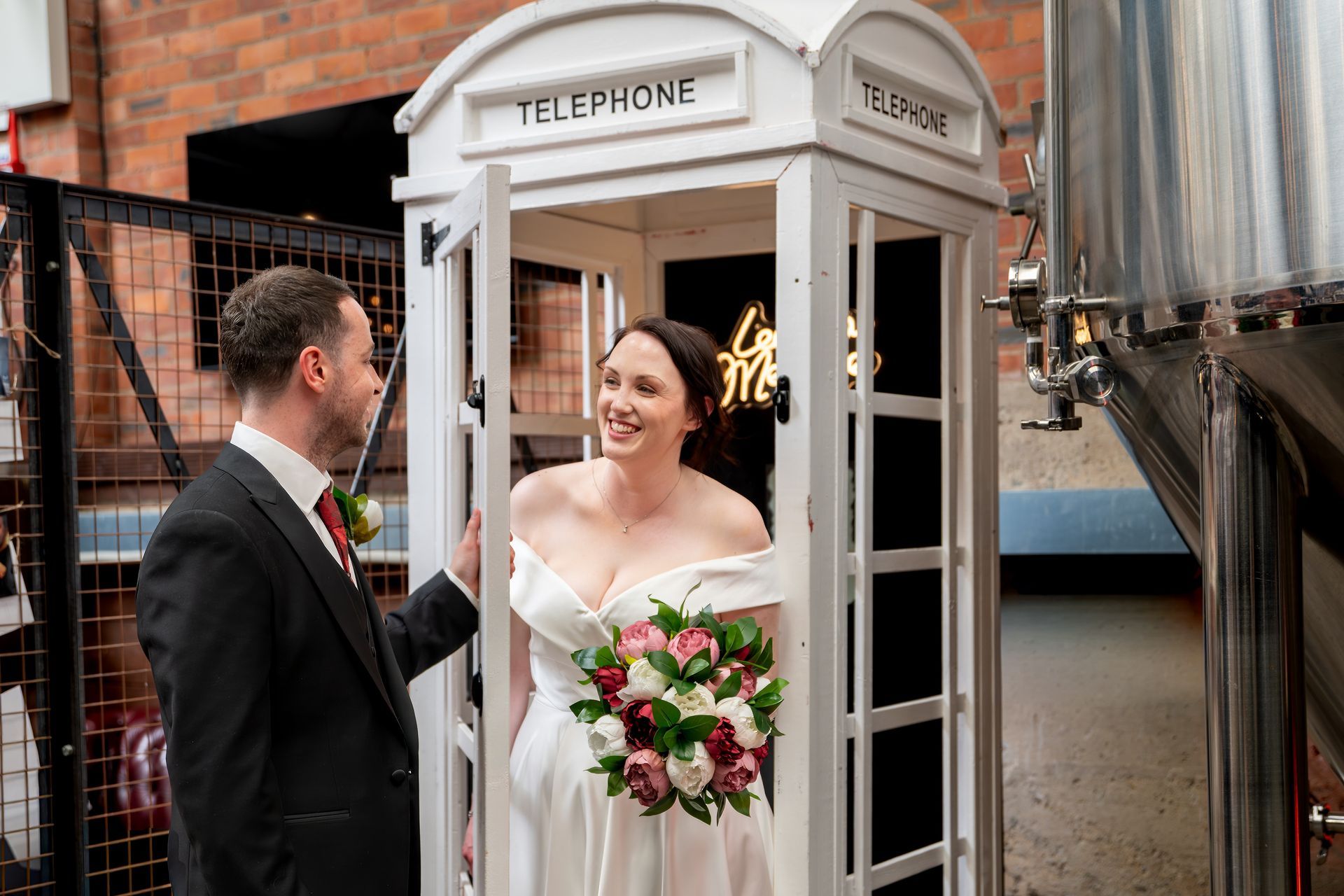L.S. Photography - your local wedding photographer for unique photos