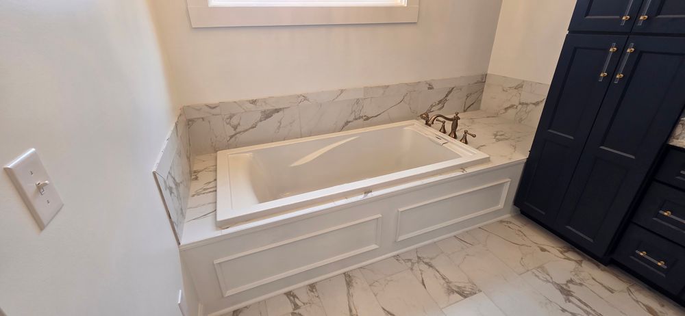 Bathroom with a white bathtub