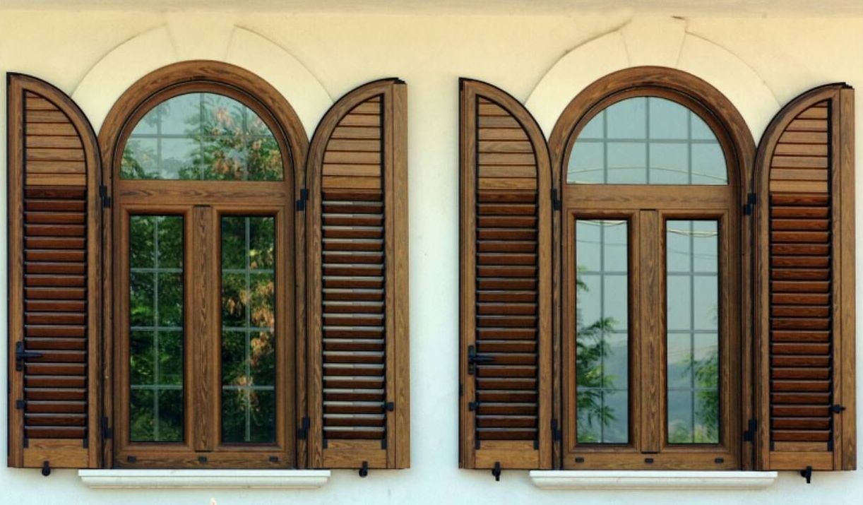 Finestre arrotondate in legno