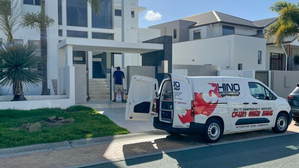 Commercial locksmith