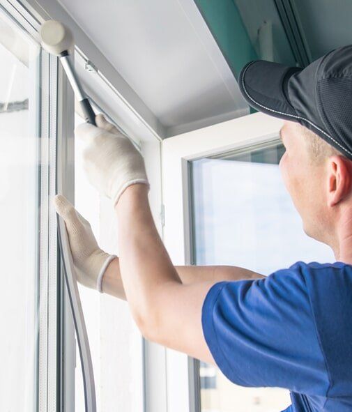 Fixing Window — Glazier Services in Mermaid Waters, QLD