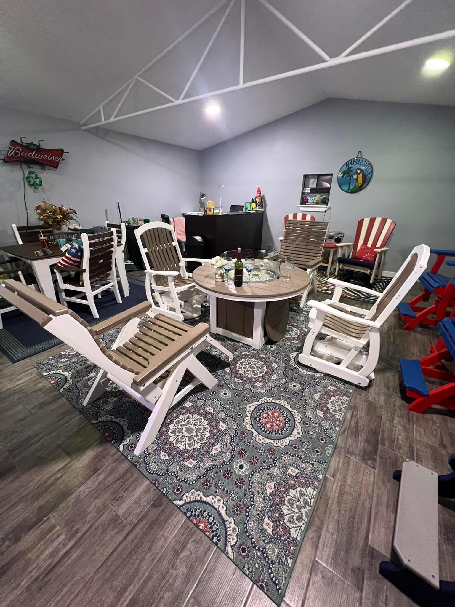 A living room filled with furniture and a table.