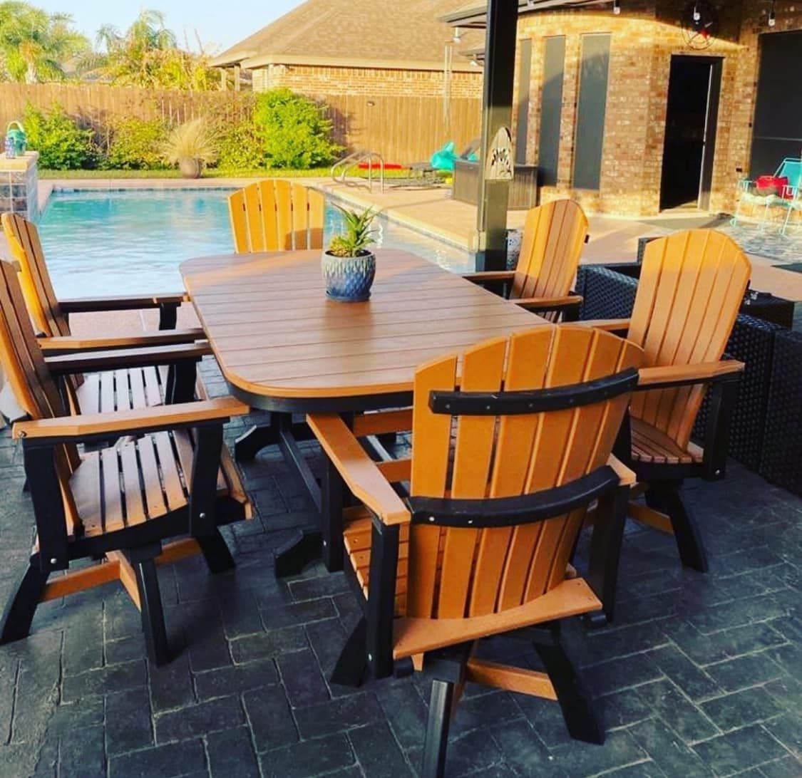 A table and chairs in front of a swimming pool