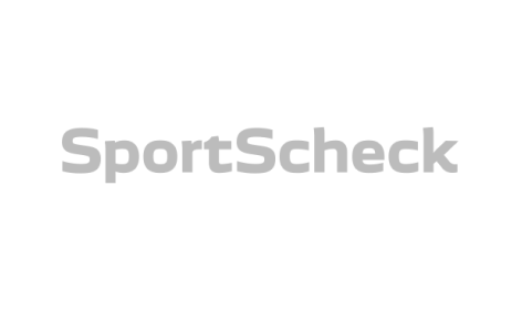 Ein graues Logo für Sportscheck auf weißem Hintergrund.