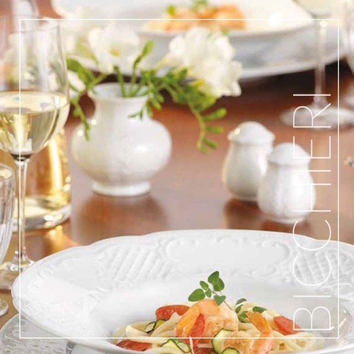 piatto di porcellana con pasta