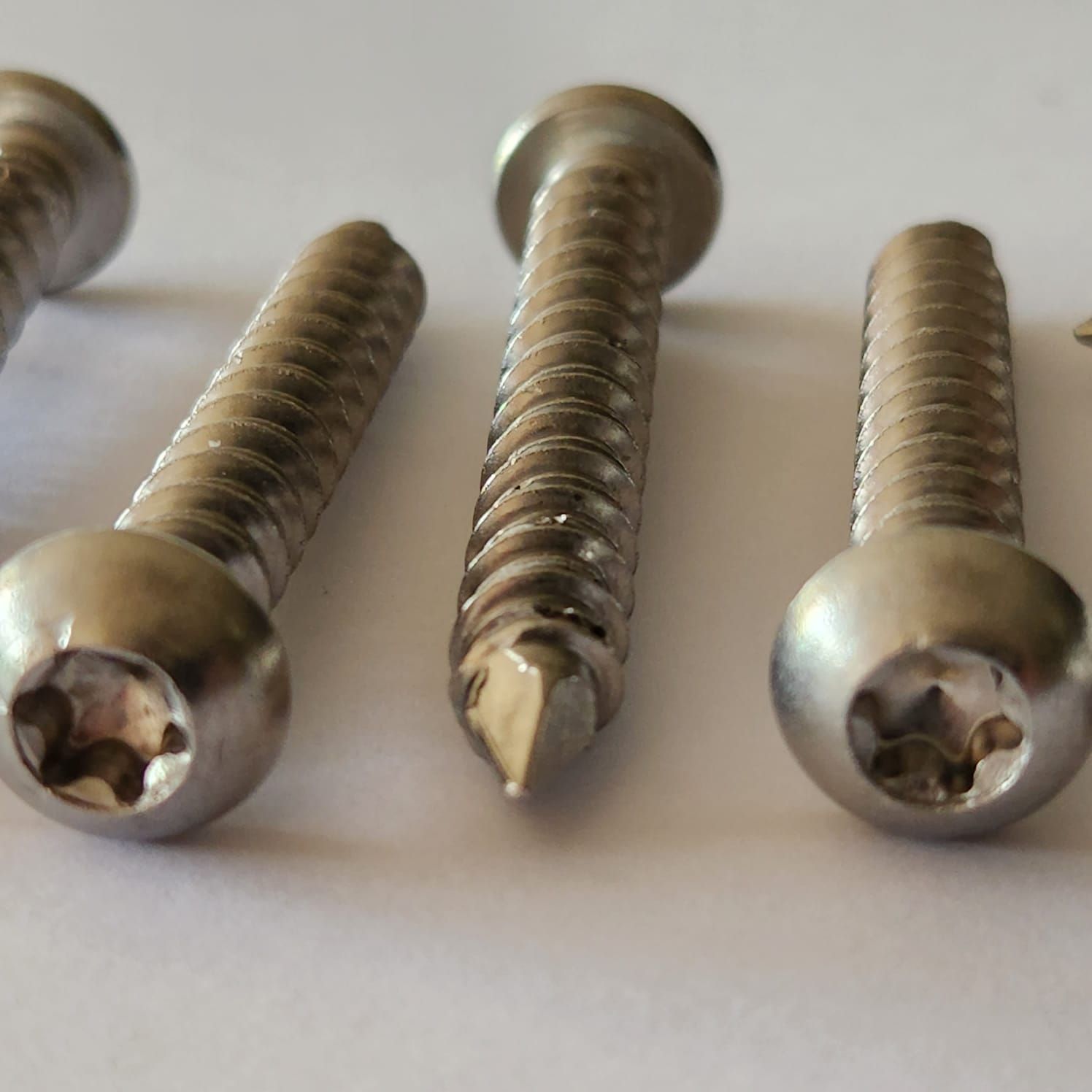 Tornillo Tapcon XL corto.