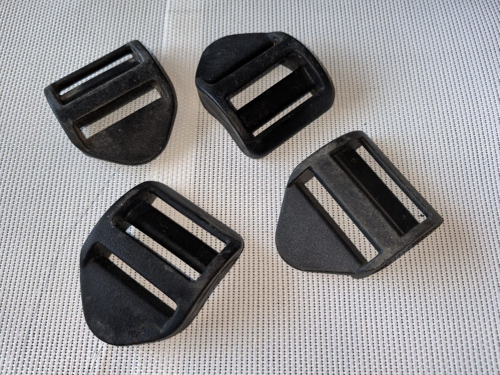 Hebilla de plastico.