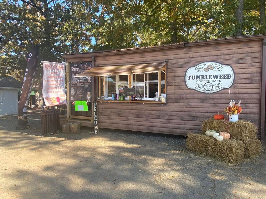 Tumbleweed mobile coffee shop truck serving coffee at outdoor wedding event in Statesville NC