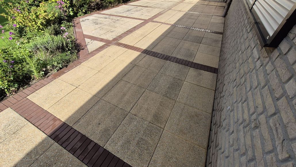 Schutzige-Terrasse-Enger-Grundreinigung
