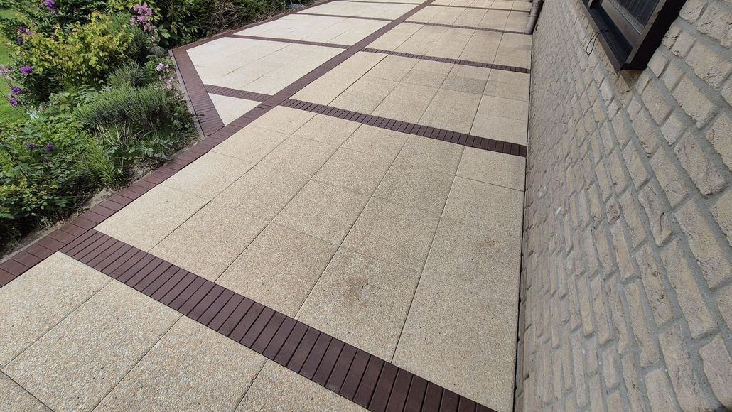 Saubere-Terrasse-Enger-Steinschutz
