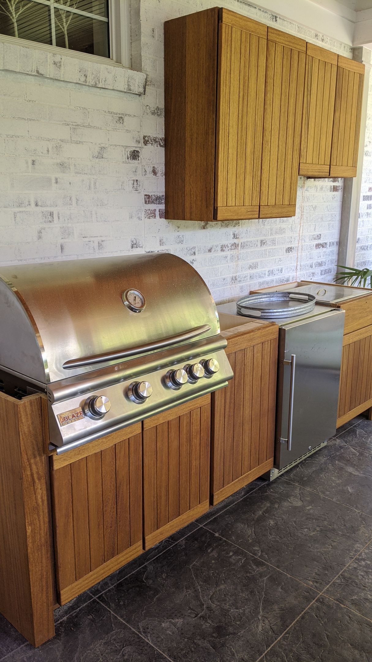 There is a grill in the middle of the kitchen.