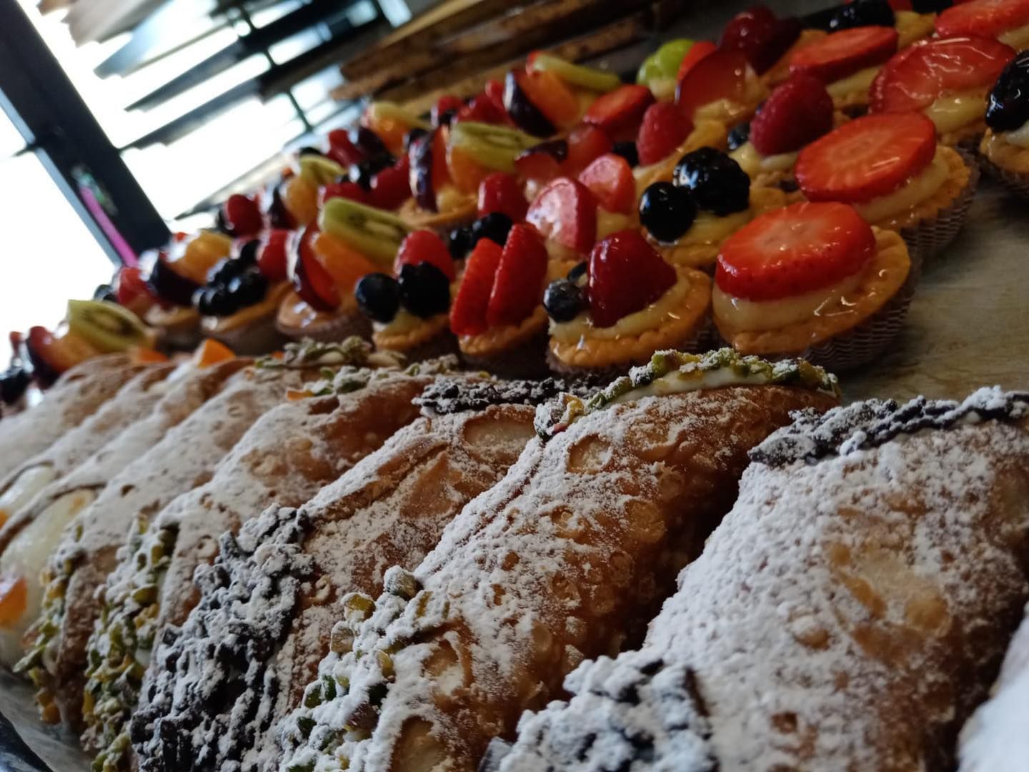 cannoli e pasticcini