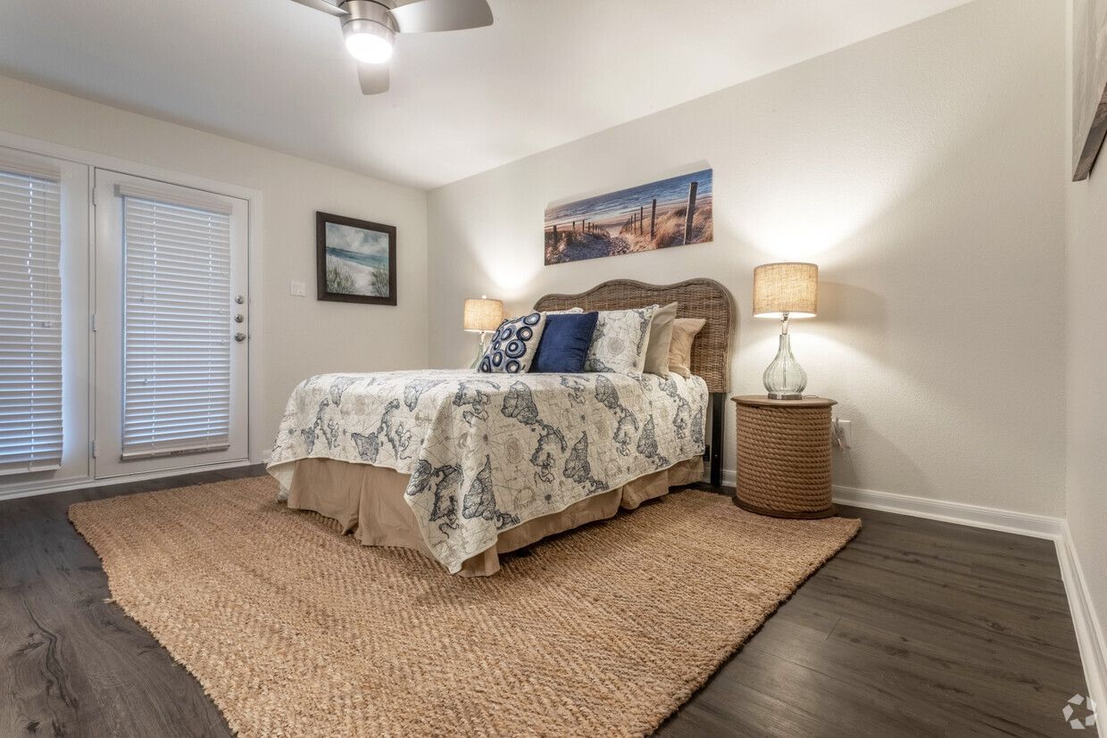 Home RoundHill Townhomes