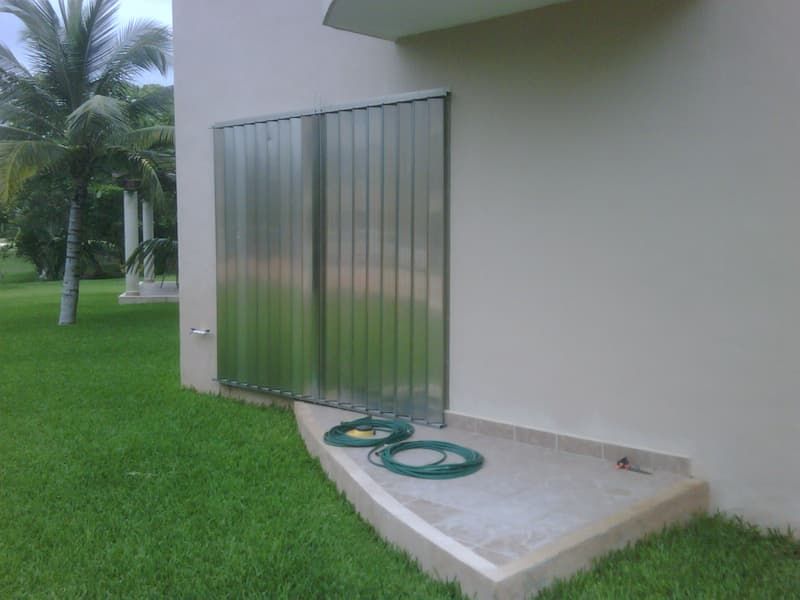 CORTINAS METÁLICAS ARVITE - Ideales para Cualquier Entrada