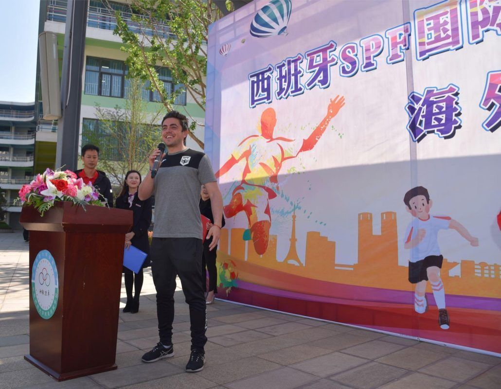 Ruben is standing in front of a podium with a microphone in his hand.