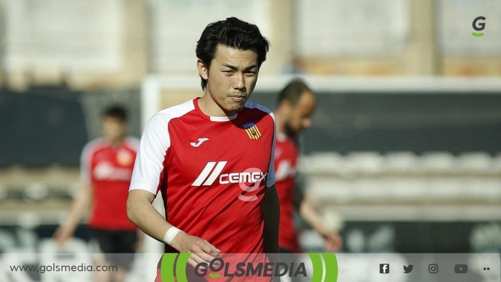 A soccer player wearing a red and white jersey that says golsmedia